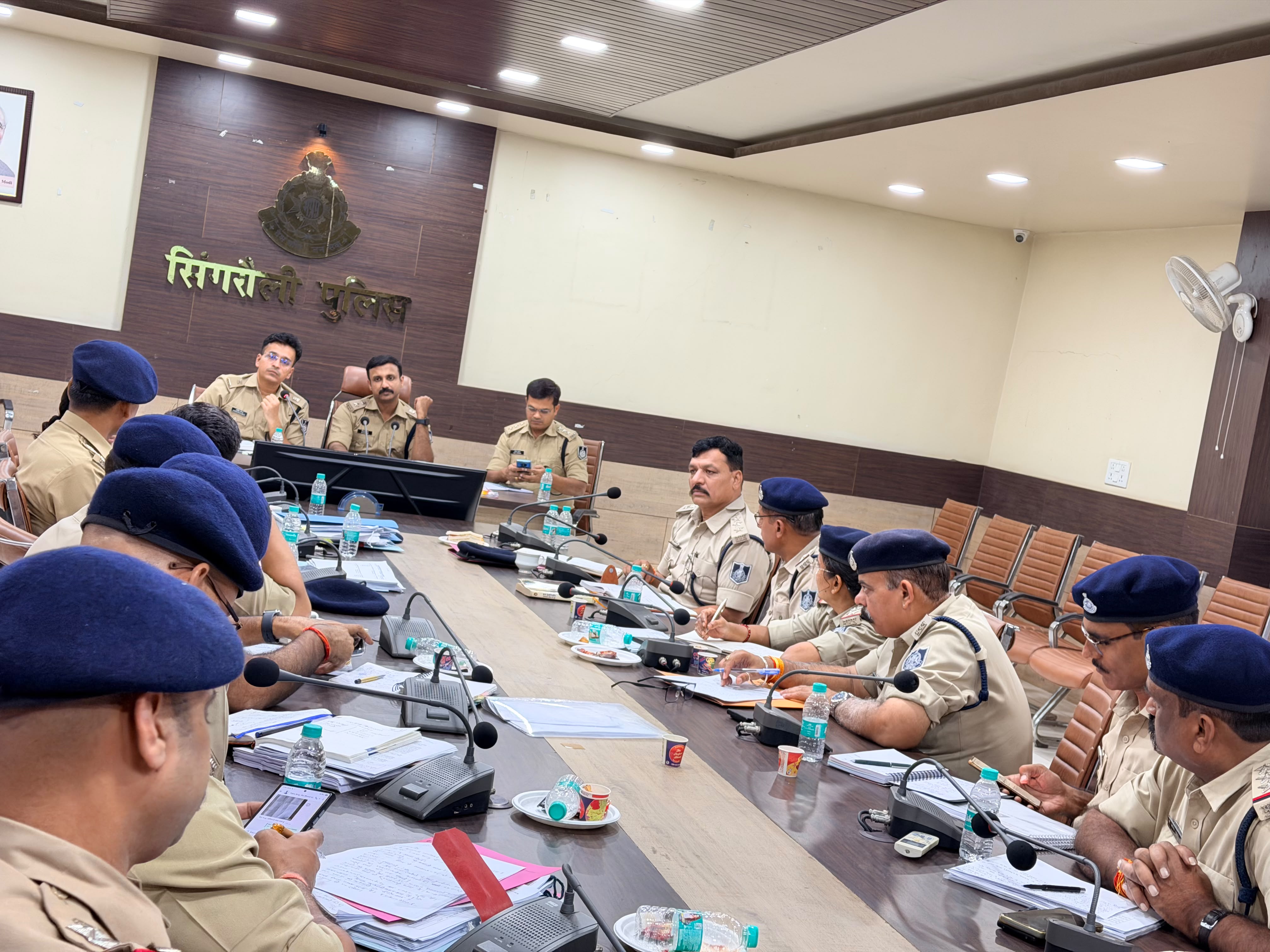 सिंगरौली एसपी शियाज के.एम. ने ली अपराध समीक्षा बैठक: आगामी नवरात्रि और त्योहारों की सुरक्षा व्यवस्था को लेकर दिए सख्त निर्देश